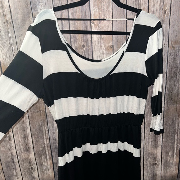 Bo Bel dress, color stripe block with button detail, size large - Picture 4 of 9